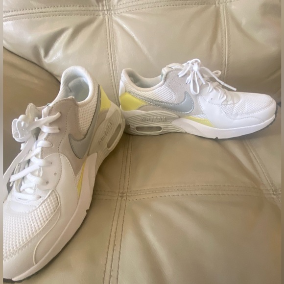 Nike Air Max Excee Light Zitron Metallic Platinum White 2020, Size 8 - Picture 2 of 6